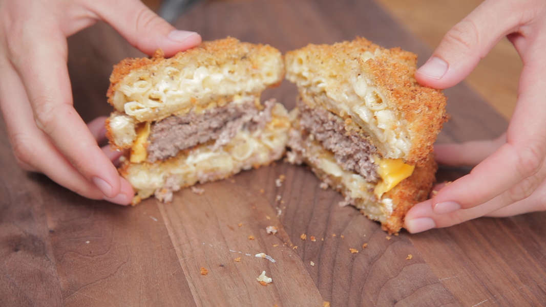 Mac And Cheese Burger Buns The Definitive Recipe Thrillist