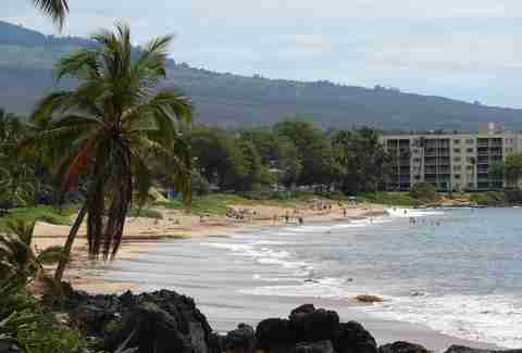 Best Beaches In Hawaii To Learn How To Surf According To