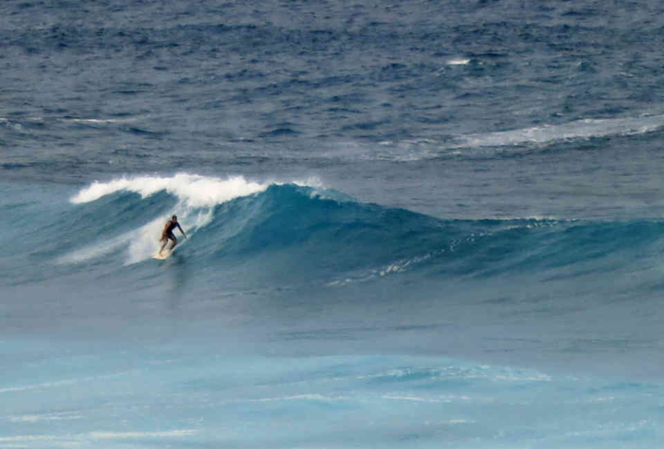 Best Beaches In Hawaii To Learn How To Surf According To