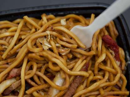 lo mein Chinese noodles