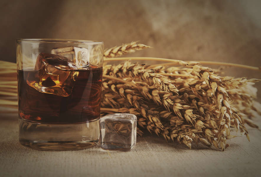 Rye vs Bourbon The Difference Between Rye and Bourbon Thrillist