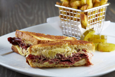 Knife’s Reueben sandwich