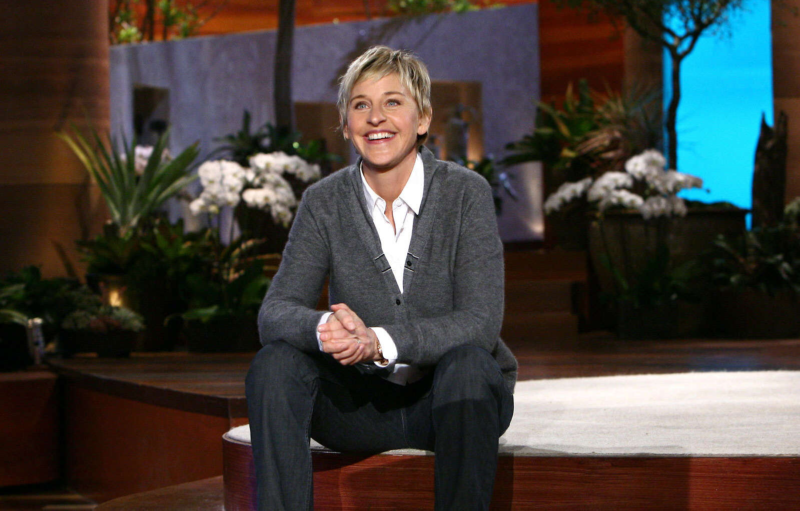 ellen degeneres on talk shot set