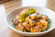 The 10 Best Neighborhoods for Eating in Milwaukee, Ranked