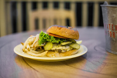 Oscar’s Bar and Grill Burger