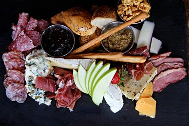 Deagan’s Kitchen & Bar