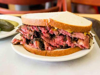 Katz S Delicatessen A New York Ny Restaurant Thrillist