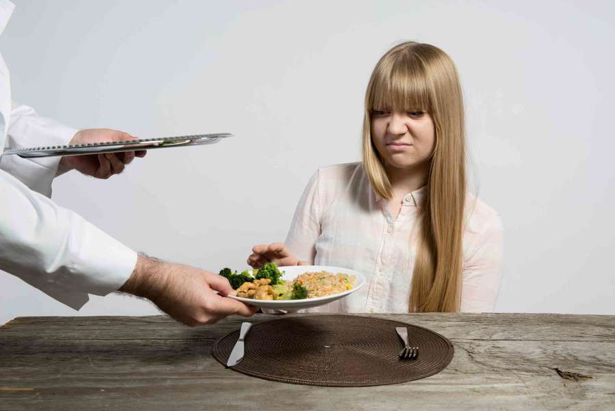 All the Reasons Not to Date a Picky Eater - Thrillist