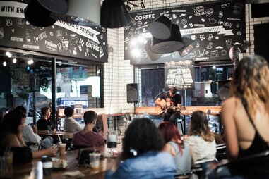 Acoustic spotlight, guitar, singer, los angeles