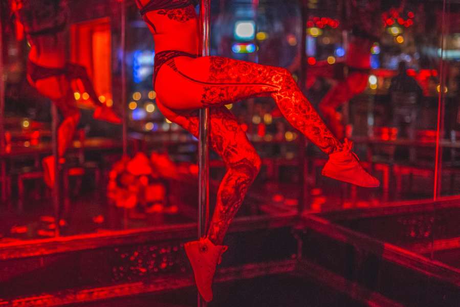 Hot Non-Professional Stripper Gets Down To Business