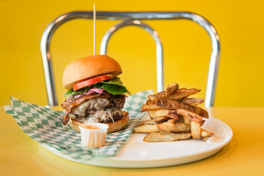 Mile-Ex Restaurant et Traiteur