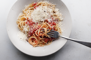spaghetti with tomato sauce
