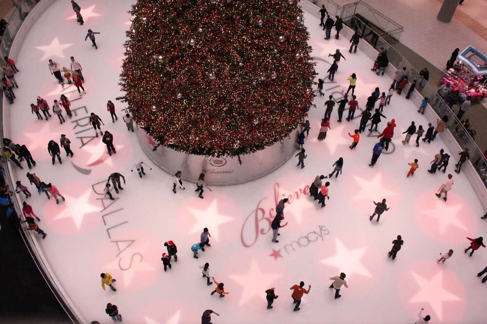 Dallas, TX - Galleria Mall - Christmas Skaters, Matt Pasant