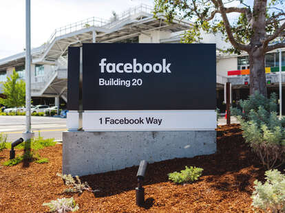 facebook menlo park hq sign