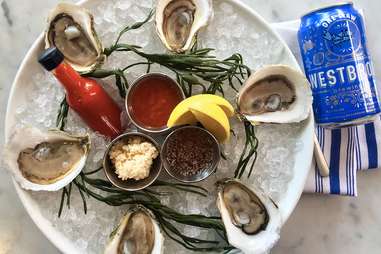 Best Oyster Bars in Charleston: Top Spots for Oyster Happy Hours - Thrillist