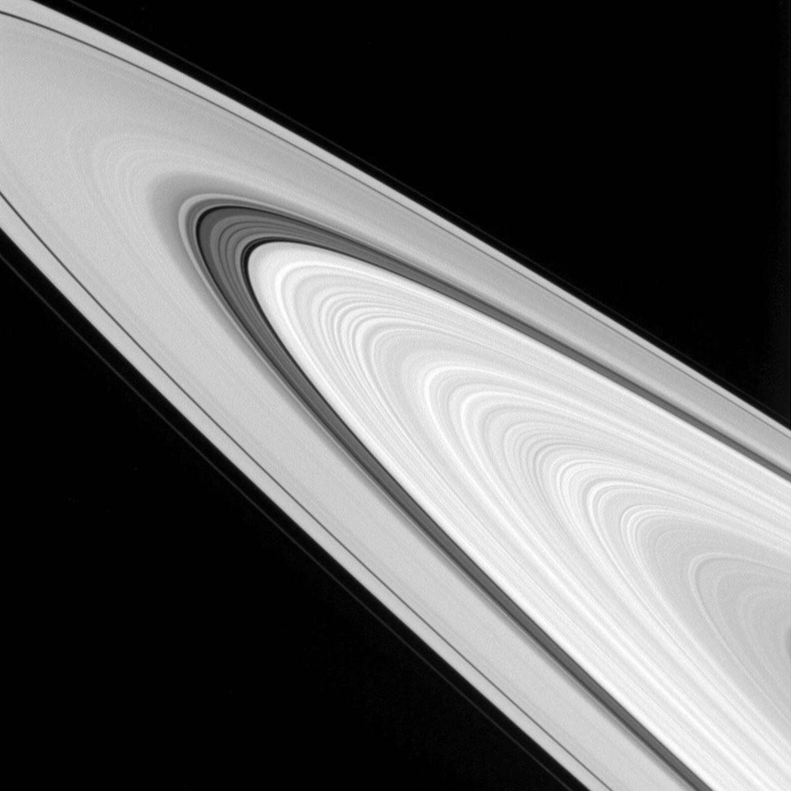 NASA Shares Gorgeous Photos of Saturn From Up Close - Thrillist