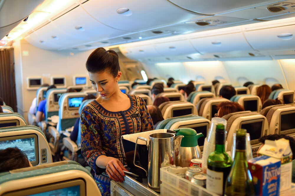 What annoys flight attendants the most? They share their tips, tricks, and  complaints - Vox
