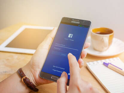 facebook app draining phone battery