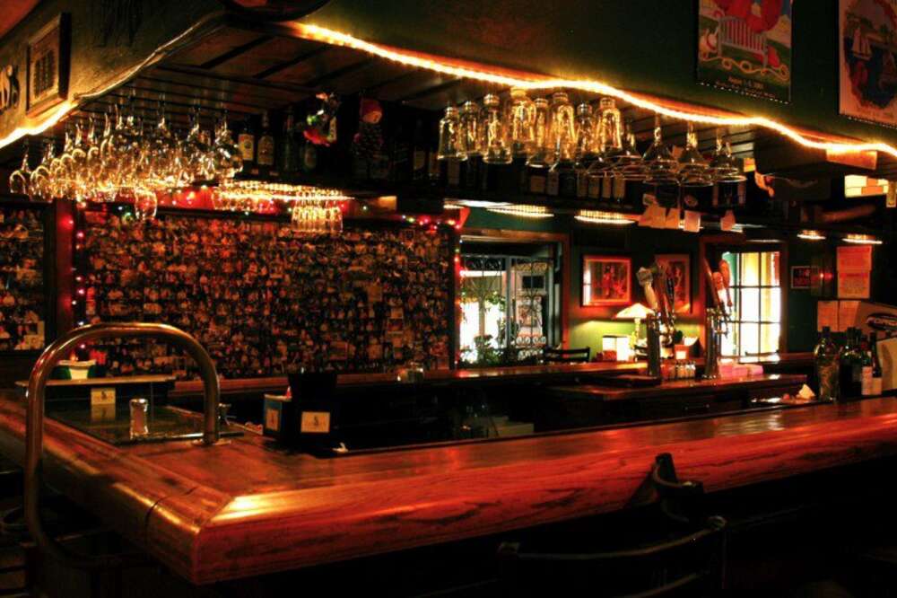 Best Christmas Decorated Bars In Memphis Tn For Holiday Drinking Thrillist Best Christmas Decorated Bars In Memphis Tn For Holiday Drinking Thrillist