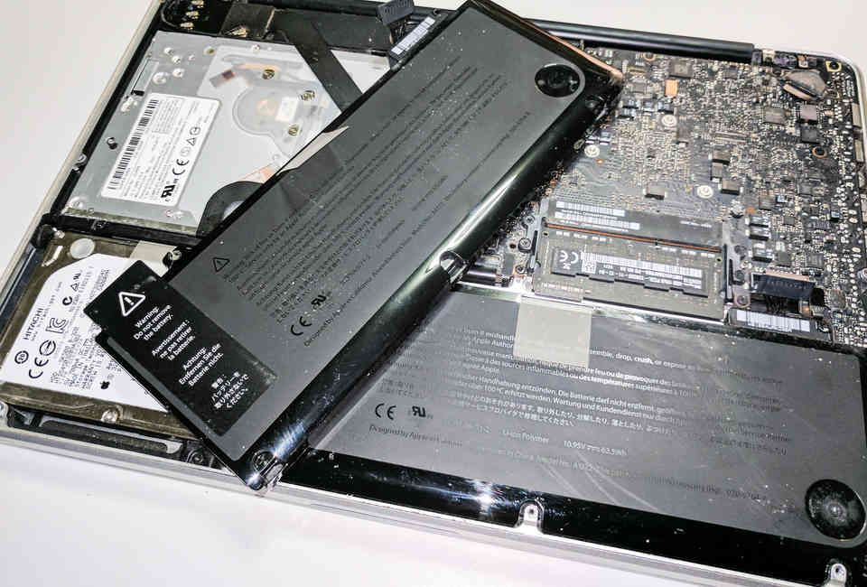 B0y fixes d ddy s hard drive