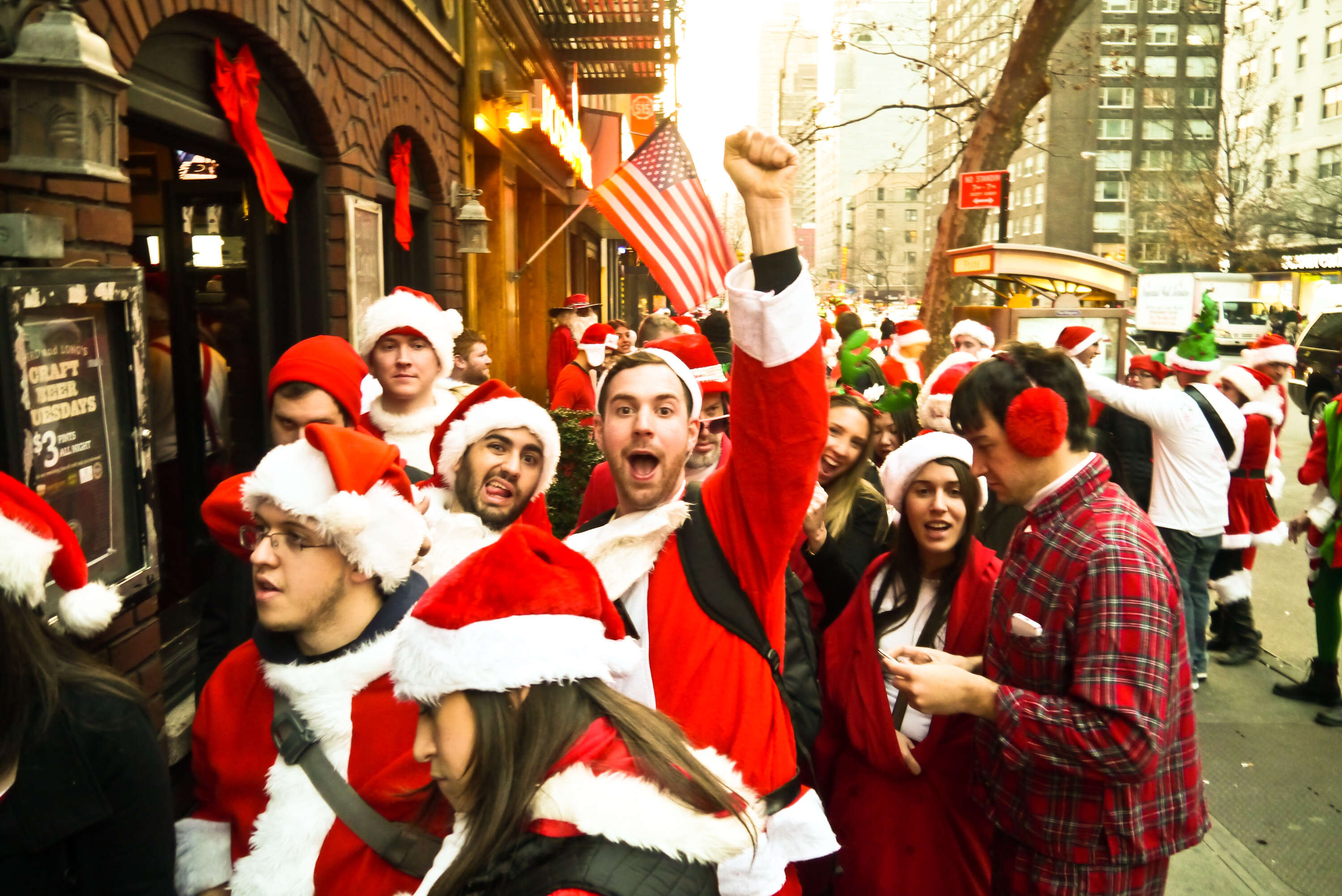 Santacon Nyc 16 Bar Crawl Is Today Here S The Stops Places To Avoid Thrillist