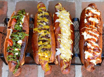 chili cheese hot dogs