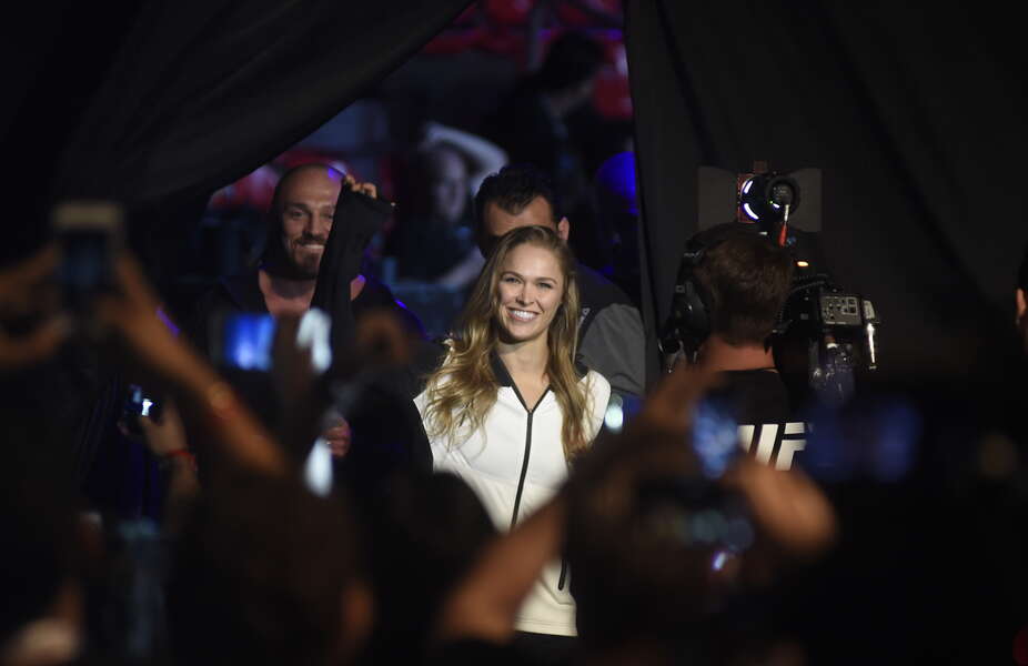 Rousey vs. Nunes Fight: How to Watch UFC 207, Ronda Rousey's Comeback ...