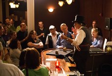 Chicago's Unique Style of Magic Is Being Revived at This Uptown Bar