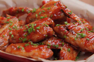 Easy appetizer recipe for peach Sriracha chicken wings 