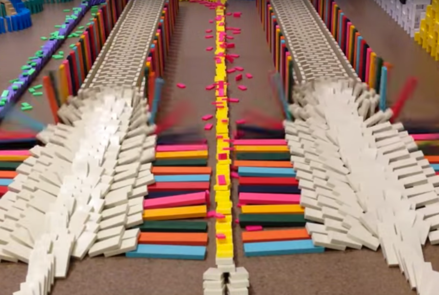 Hevesh5 Makes Insane Domino Maze Using 30 000 Pieces Thrillist