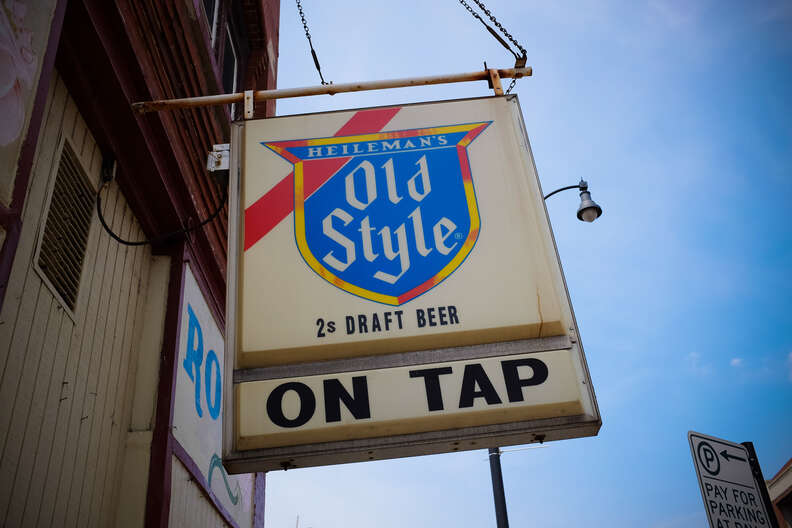 The best Chicago dive bars don't have names, they just say Old Style  outside. - @Chicagoista