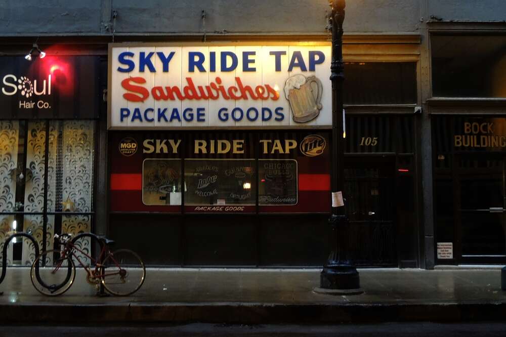 How Chicago Bars Got So Many Old Style Signs