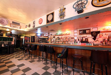 25 Signs You're in a Real Chicago Dive Bar