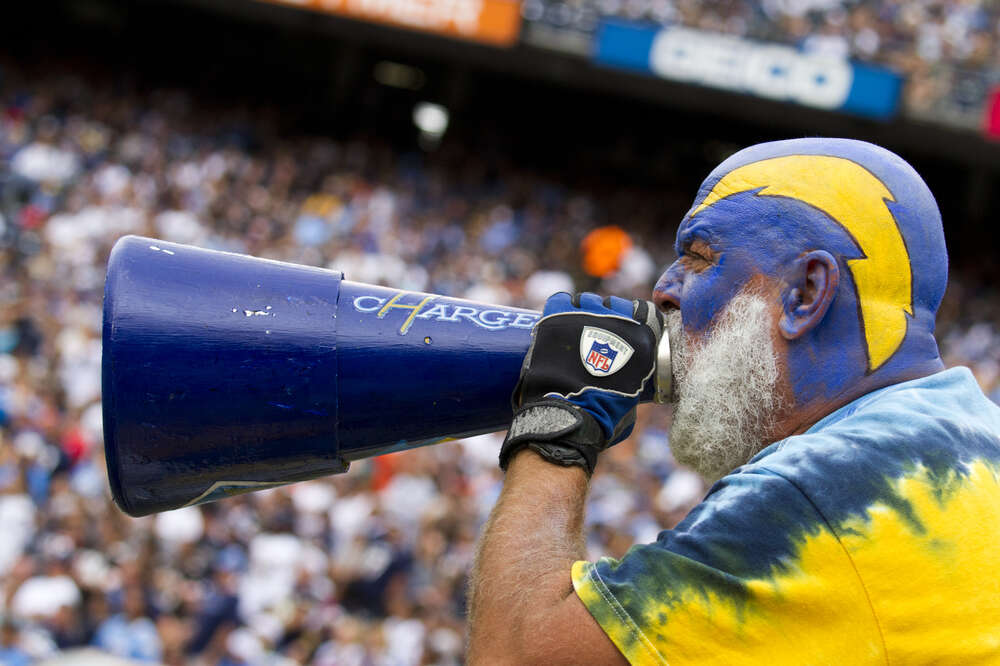 Watch: Fan trolls Chargers owner Dean Spanos with flying messages