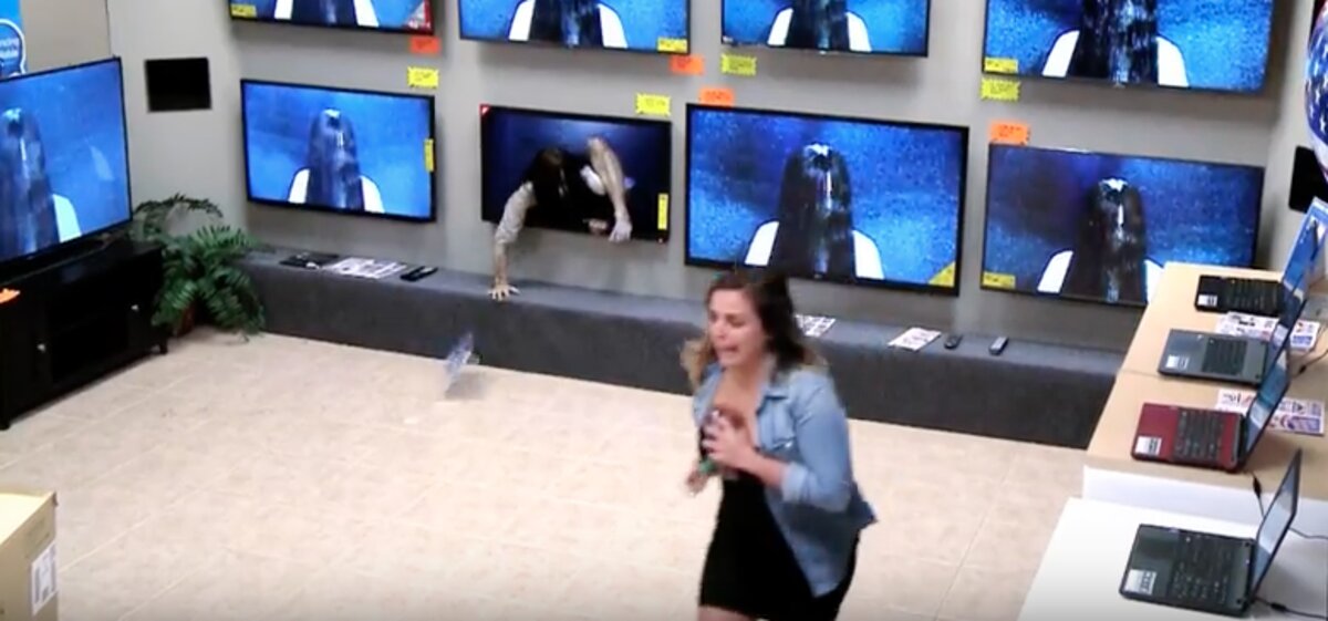 Tv Rings Scared 'The Ring' Girl Crawls Out of TV and Scares the Hell Out of People ...