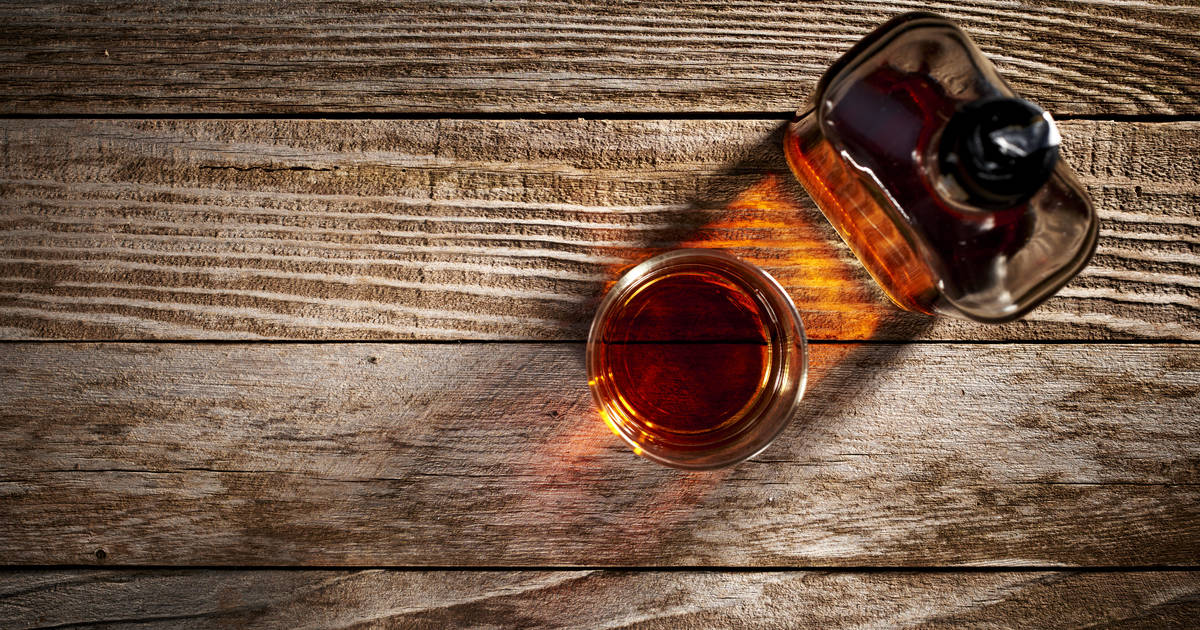 How Many Calories Are in a Shot of Whiskey - Whiskey Brands ...
