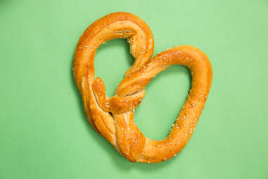 auntie anne's birthday pretzel deal