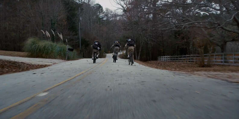 stranger things season 2 ghostbusters bike scene