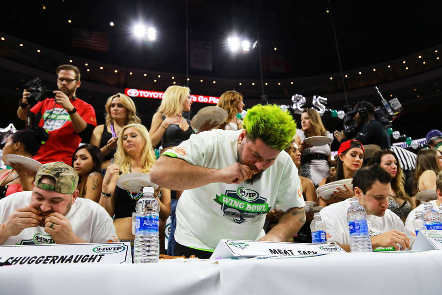 How Philly's Wing Bowl Makes 10,000 Chicken Wings Every Year - Thrillist