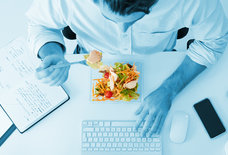 The Healthiest, Most Satisfying 100-Calorie Desk Snacks