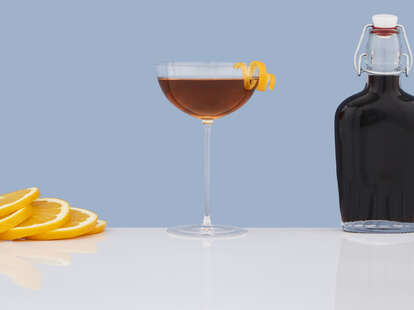 Roosevelt cocktail with orange slices