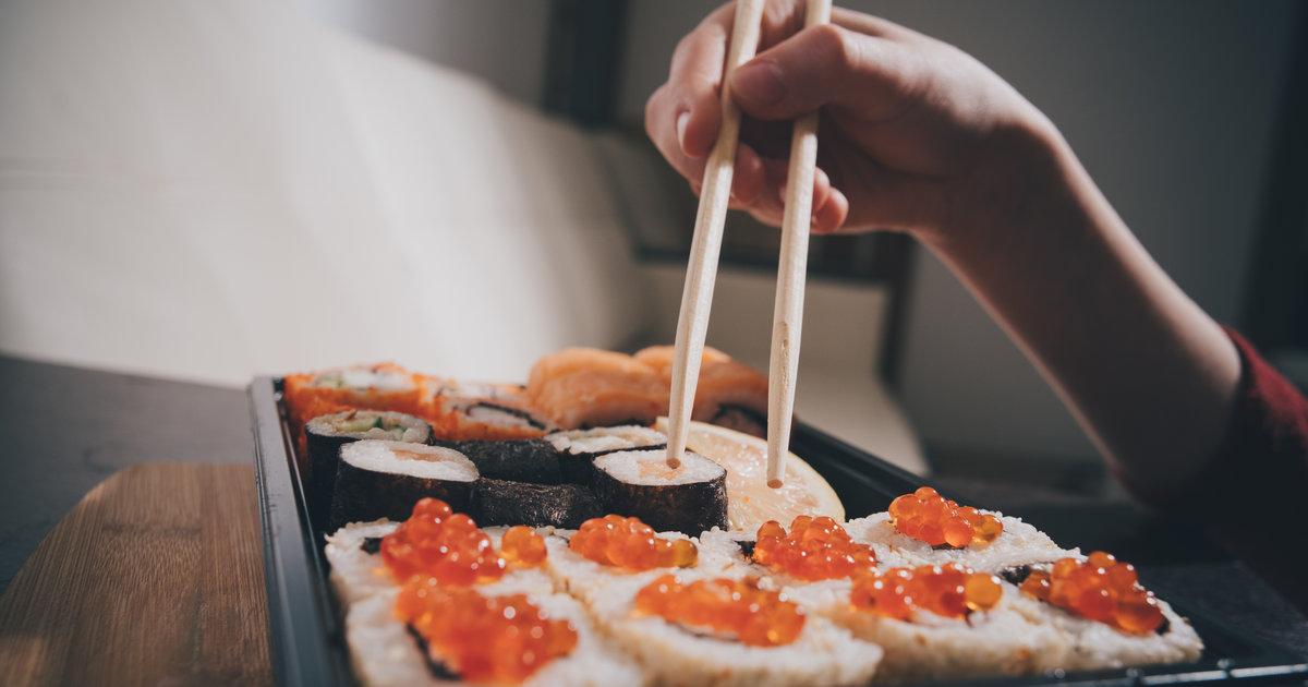 How to Use Chopsticks to Eat Snacks When You're High Leafly Thrillist
