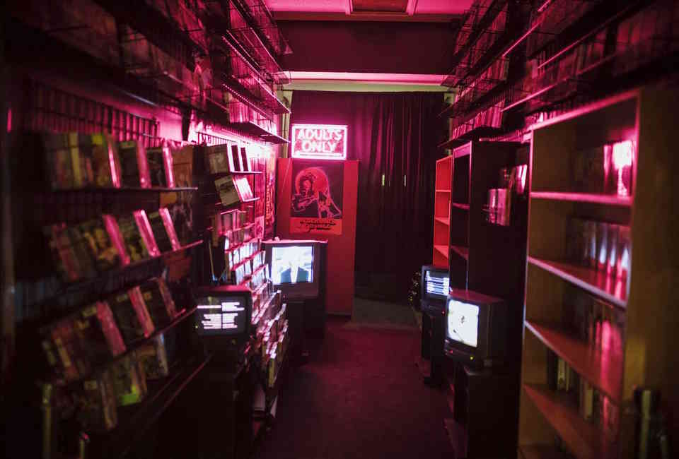 Best Hidden Speakeasies In Los Angeles How To Get Into Them