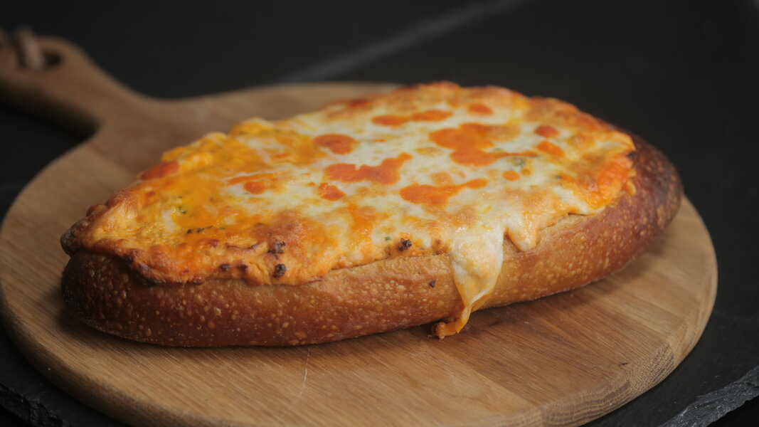 Here's How to Make a Buffalo Chicken Bread Boat Recipe - Thrillist