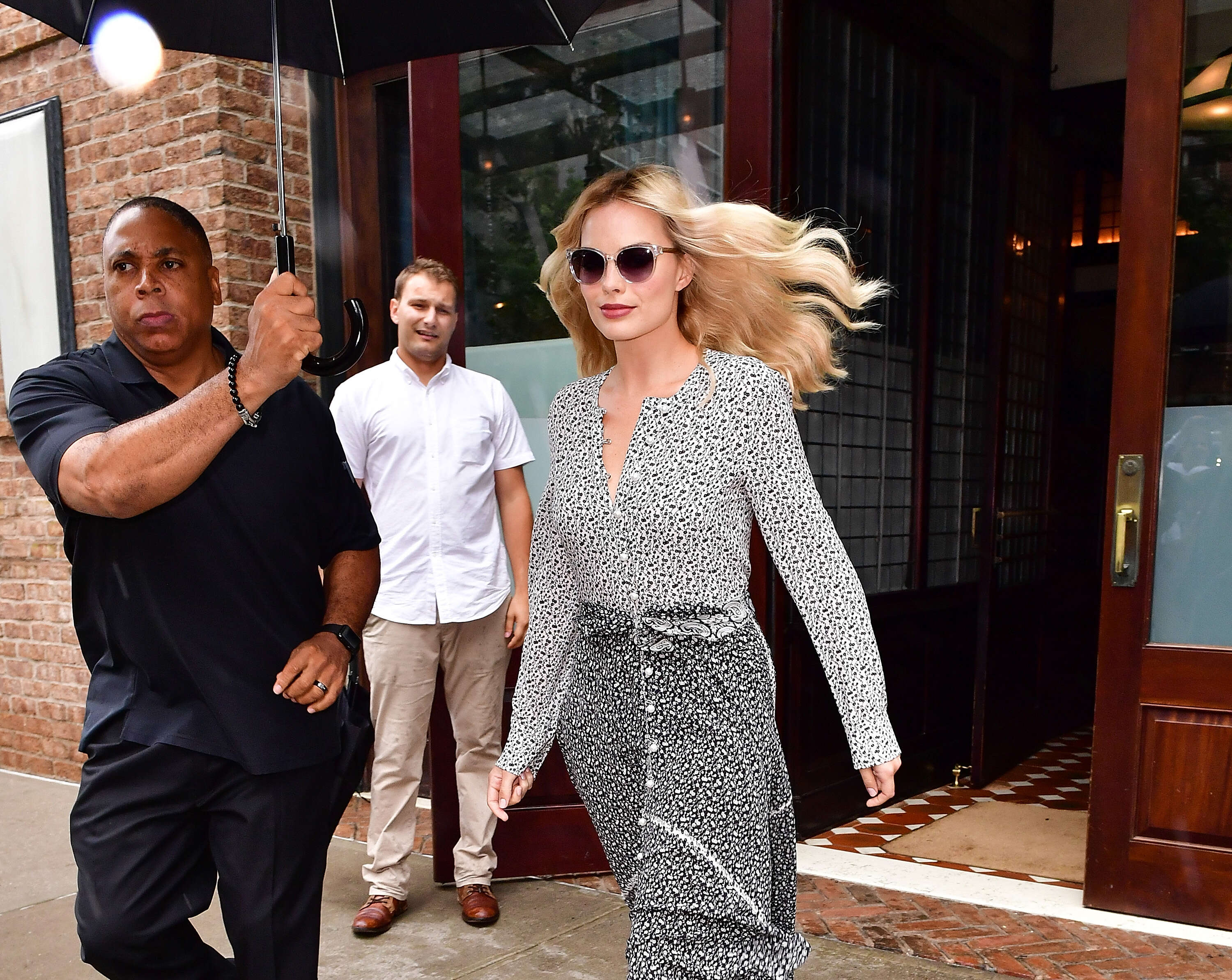 margot robbie is actually in her thirties