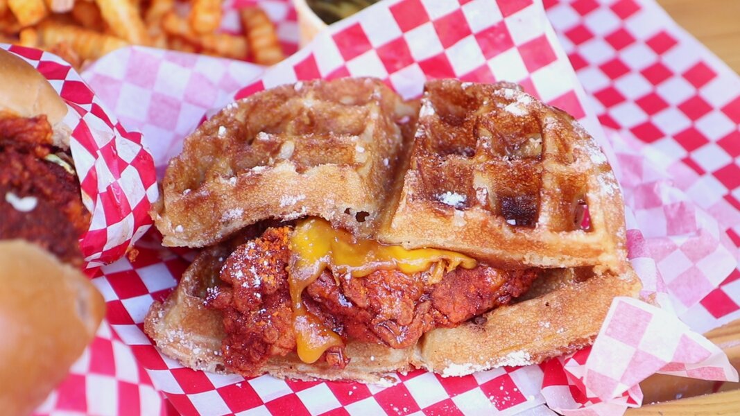 Howlin' Ray's Brings Nashville Hot Chicken and Waffles to LA - Thrillist