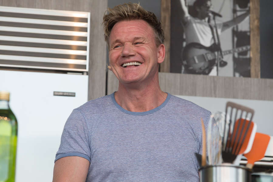 Here's Why Gordon Ramsay Refuses to Eat Airplane Food - Thrillist