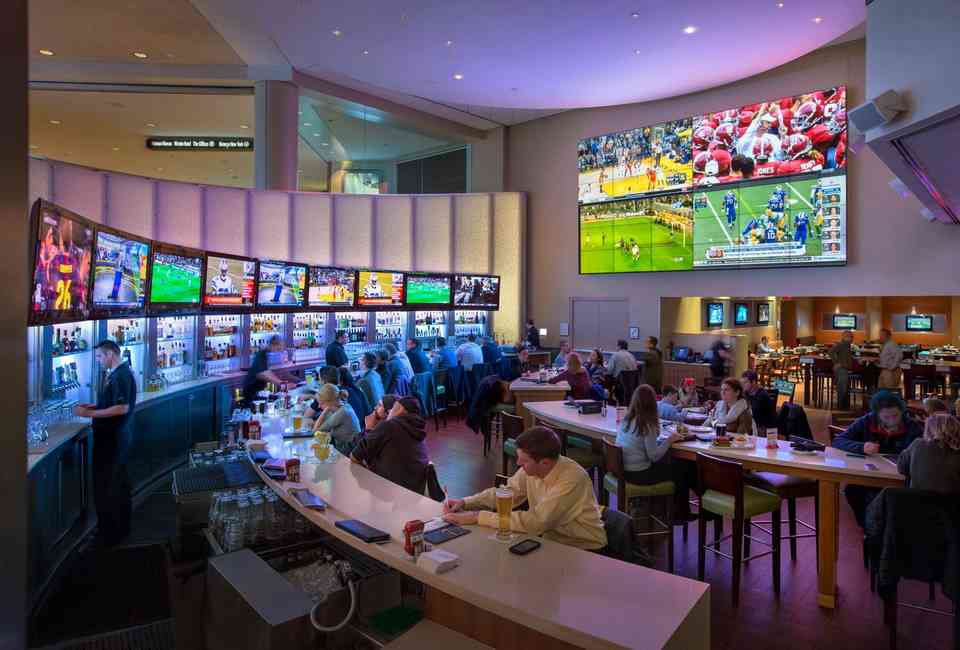 Best Sports Bars In Boston Where To Watch Drink On Game Day
