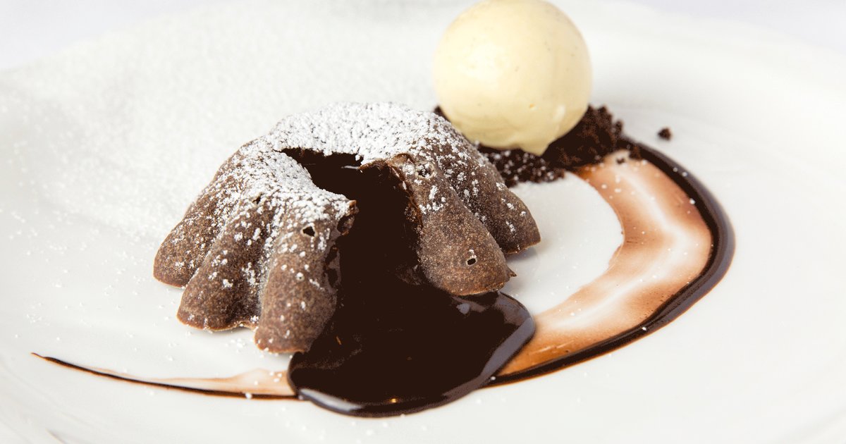 chocolate-lava-cake-from-dessert-darling-to-domino-s-side-dish-thrillist