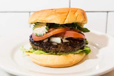 Burger Restaurants In Manhattan Nyc For The Best Hamburger Burger Quest Thrillist